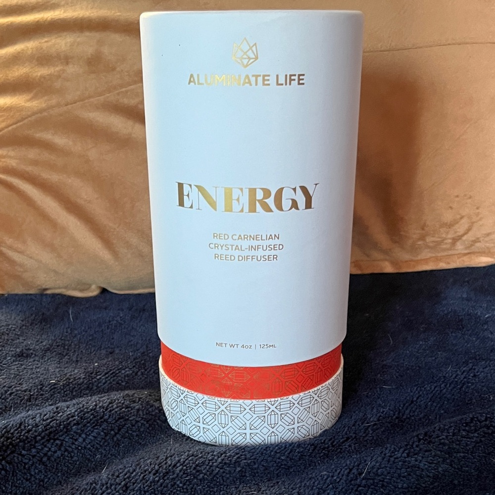 ALLUMINATE LIFE ENERGY Reed Diffuser - White & Red